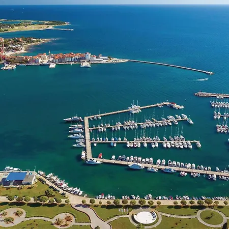 3 Bedroom Gorgeous In Novigrad * Karpinjan